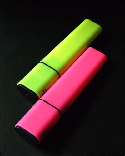 Picture Of Yellow And Pink Highlighters